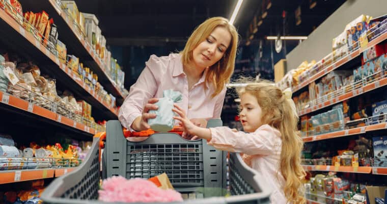 How to Save Money on Your Grocery Shop Without Compromising Your Food Safety